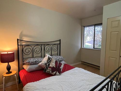 Fleetwood House | Beautiful Cozy Private Room in Surrey (60% Off- Year End Discount)