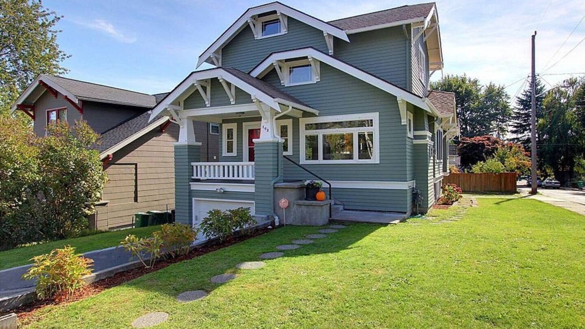 Wallingford House | Beautiful Craftsman with Off-street parking, EV charger, Yard + Dogs OK!
