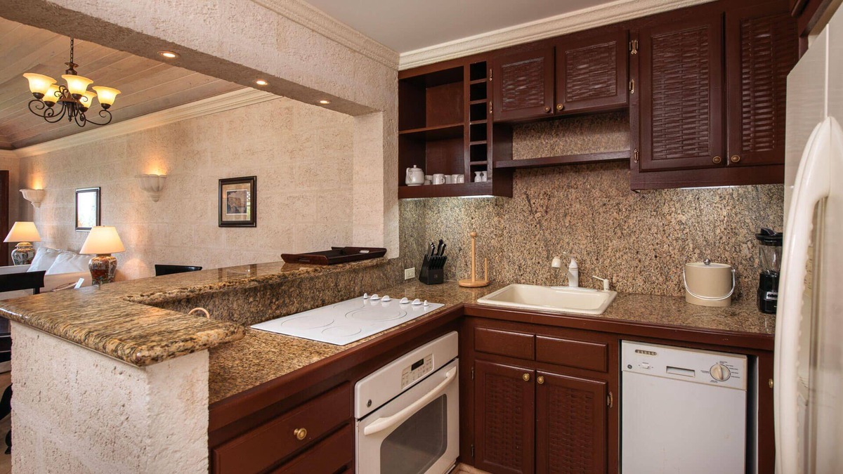 Diamond Valley Resort | Beautiful Crane Residences: A One Bedroom Standard Room with a Roof Top Pool