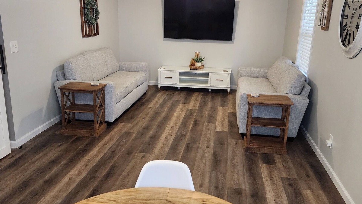 Champaign House | Beautiful creekside home near UIUC