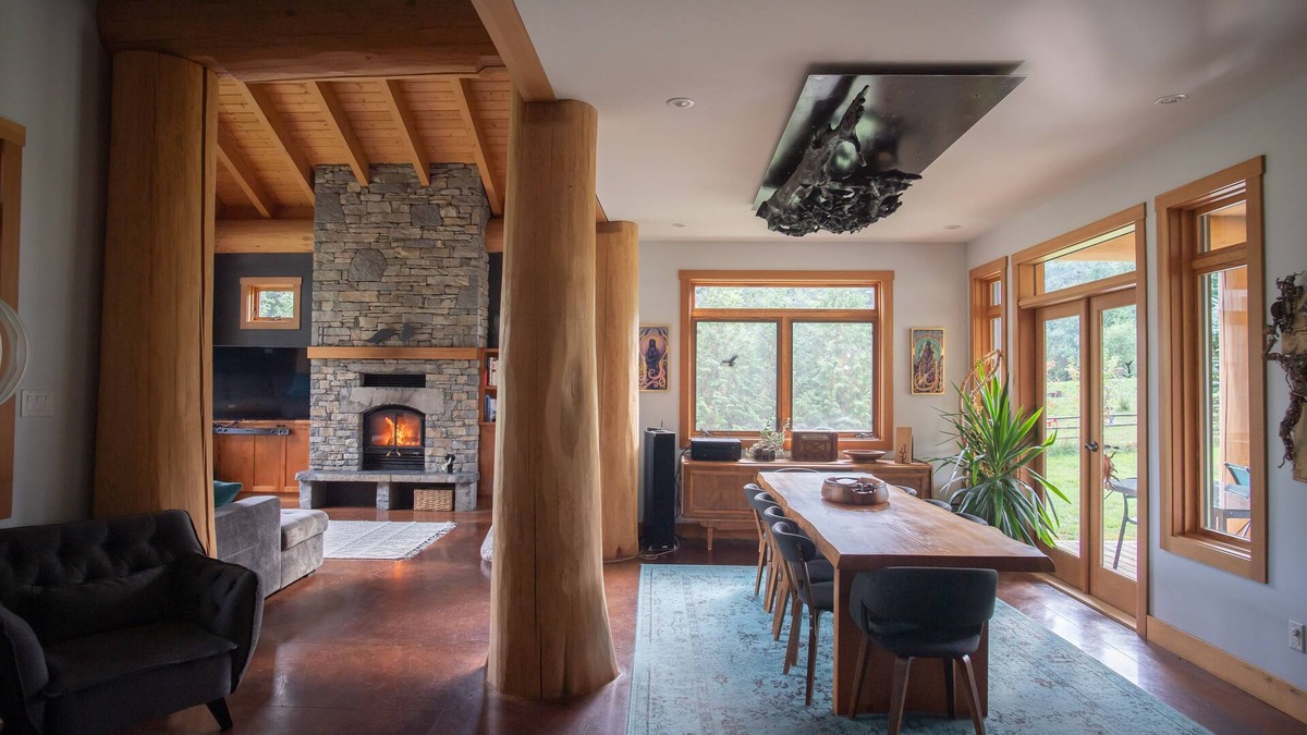 Mount Currie House | Beautiful custom artisan home on 3 acres