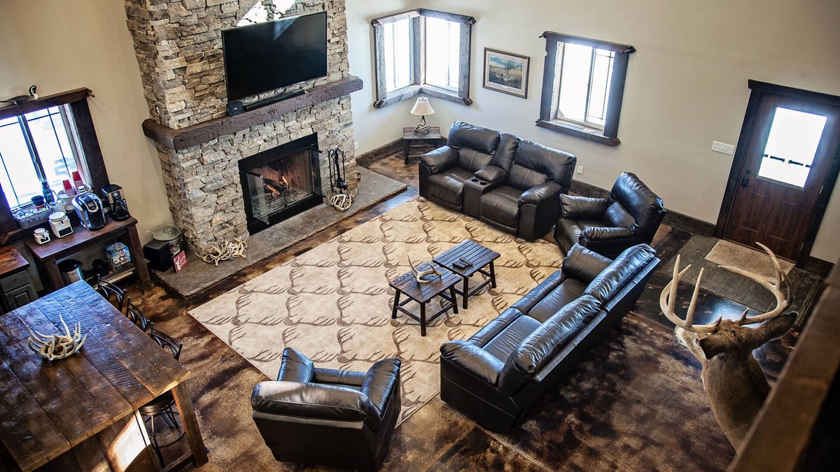 Kasbeer House | Beautiful Custom Built Lodge (4,600 SQ FT)