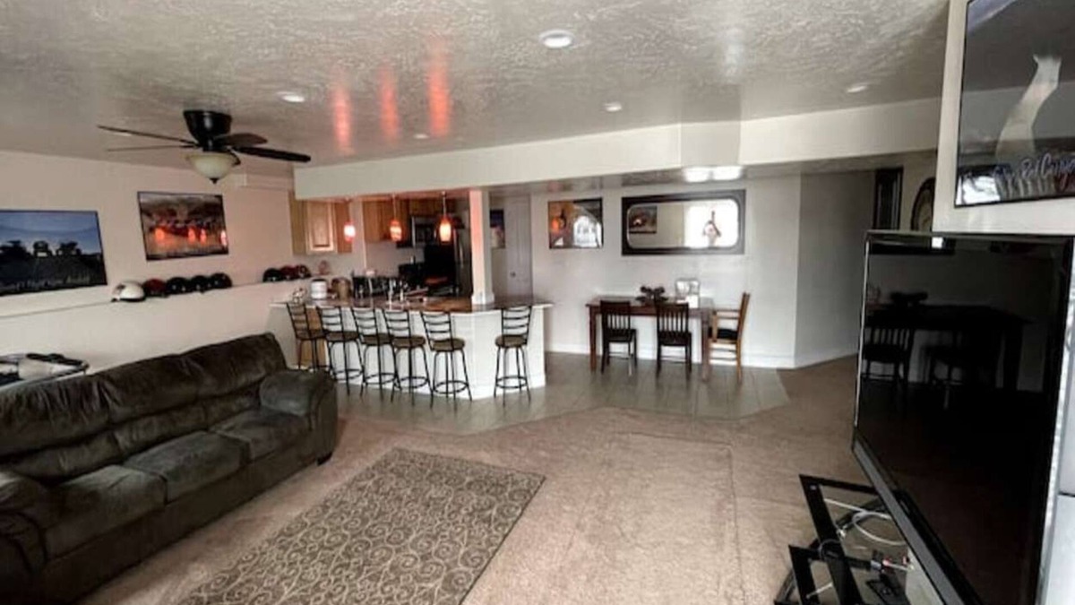 Naples House | Beautiful Daylight Basement near Dinosaur National Monument & Flaming Gorge
