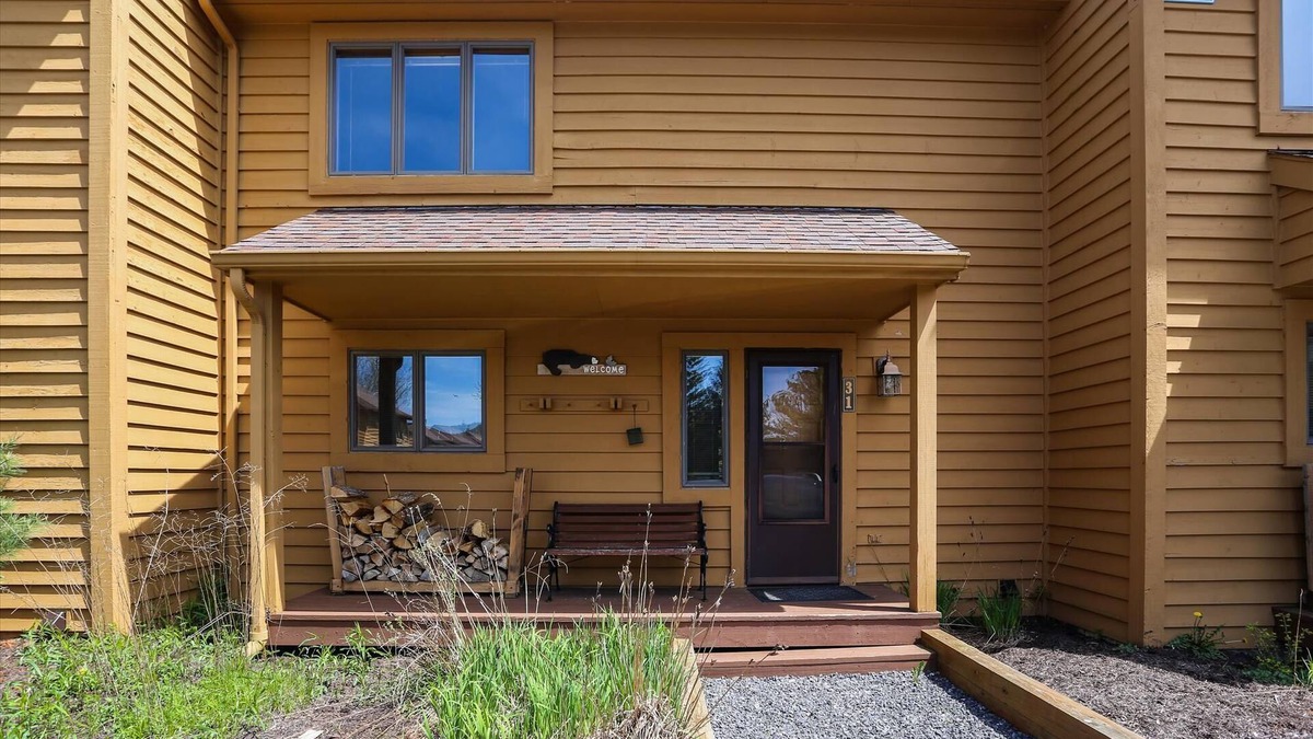 Davis Condo | Beautiful Deerfield condo has it all. Welcome Dutch Ridge!