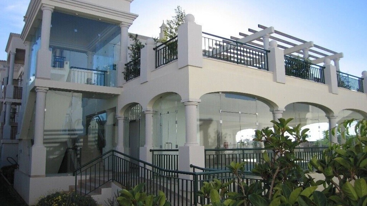 Guia Apartment | Beautiful designer ground floor apartment with leisure complex pool, gym & sauna