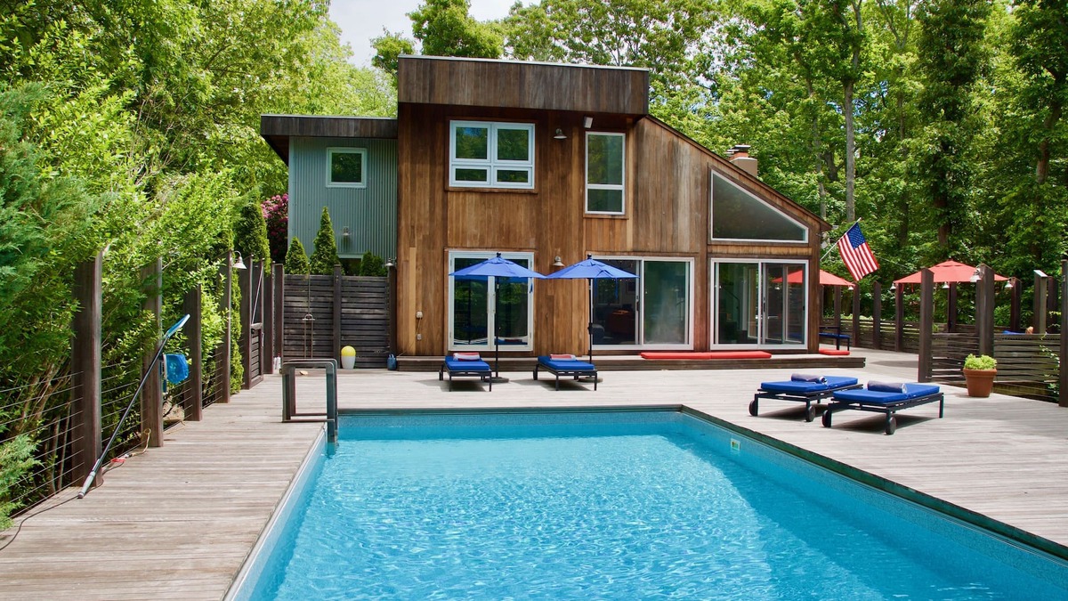 Northwest Harbor House | Beautiful designer modern luxury home - steps from beach