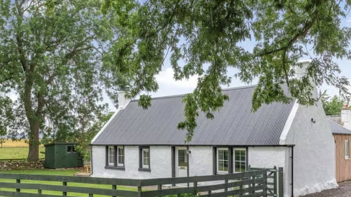 Tain Cottage | Beautiful detached rural farm cottage in peaceful Easter Ross peninsula.