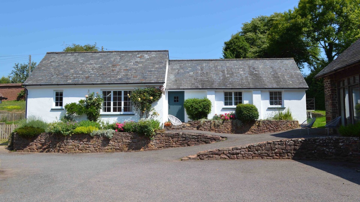 Crediton Cottage | Beautiful Devon Cottage near Exeter with easy access to the moors & coast
