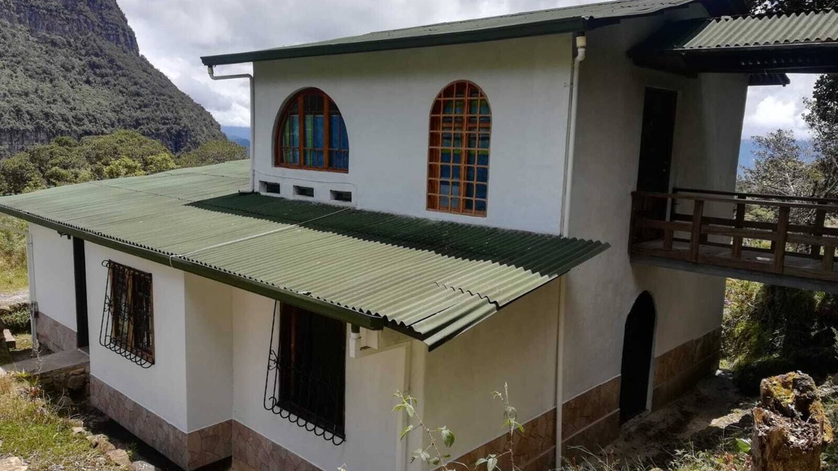 Choachi House | Beautiful dog friendly cottage - with fireplace and 3 beds