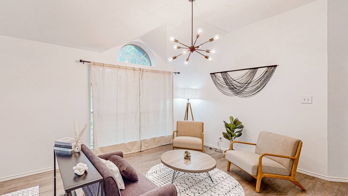 Buda House | Beautiful dog-friendly home with fireplace, large yard, hammock, W/D, and AC
