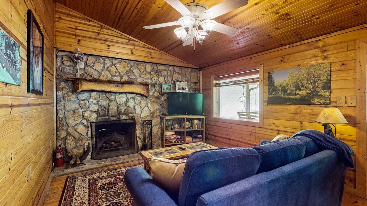 Kyle Cabin | Beautiful dog-friendly river view cabin with mountain views and private fire-pit