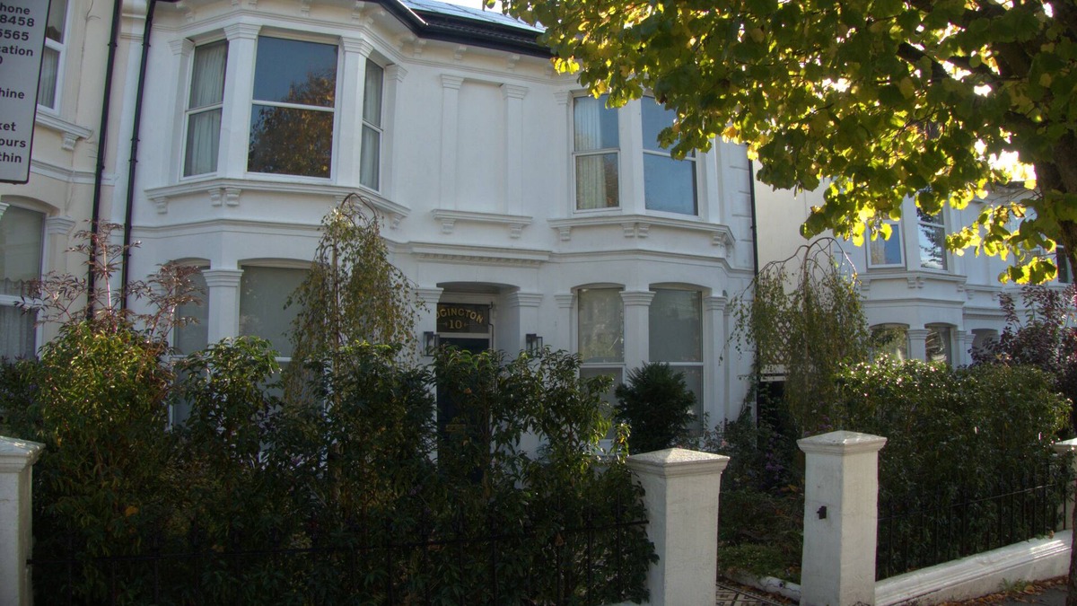 Brighton House | Beautiful double fronted Victorian House close to central Brighton