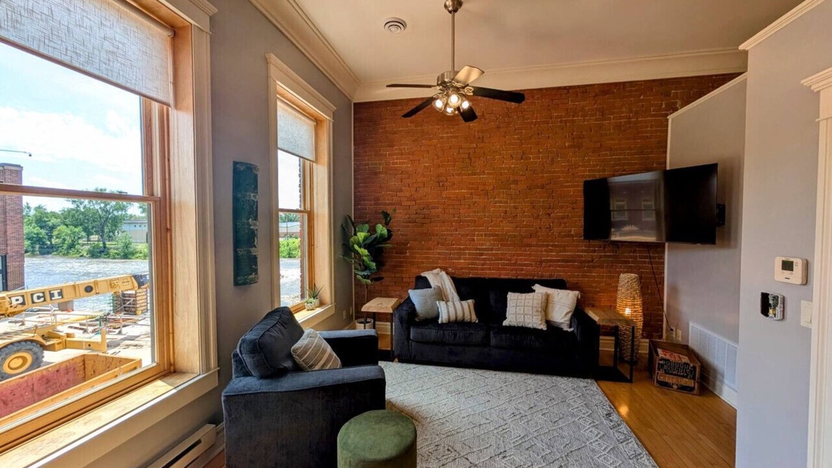 Waverly Apartment | Beautiful Down Town Flat