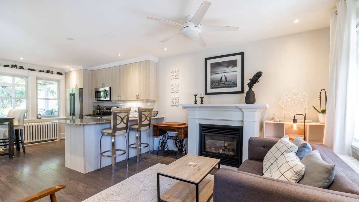 Burlington Bed & Breakfast | Beautiful Downtown Burlington Private Residence
