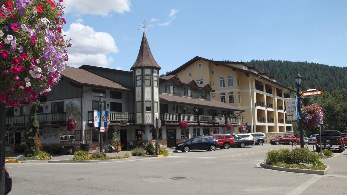 Leavenworth Condo | Beautiful Downtown Leavenworth Condo