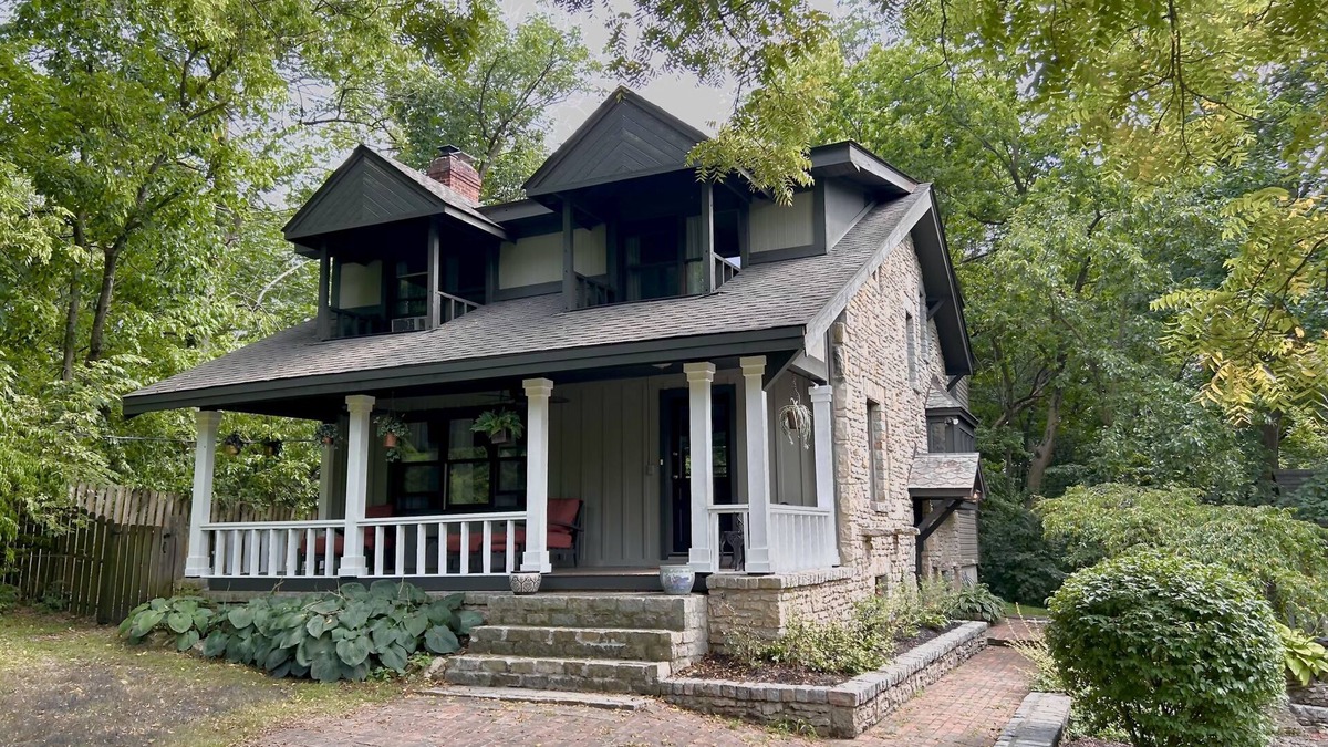 Dublin House | Beautiful Downtown Riverview Private 3-Bed Vacation Home