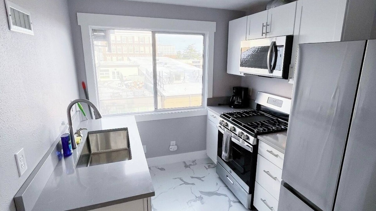 Hilltop Apartment | Beautiful Downtown Tacoma Home Unit 3