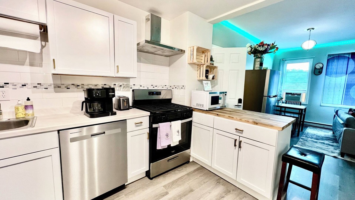 Stockade Historic District Apartment | Beautiful Downtown Apartment