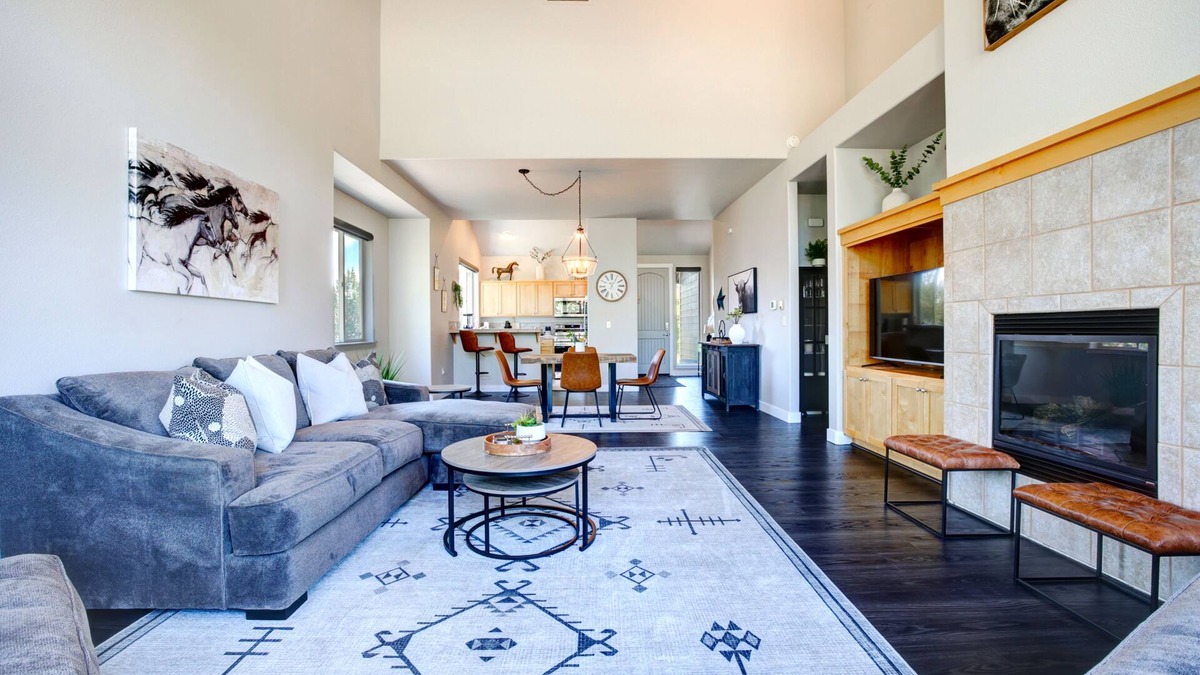 Redmond Condo | Beautiful Eagle Crest Condo, HOT TUB, 2 Bed/2 Bath