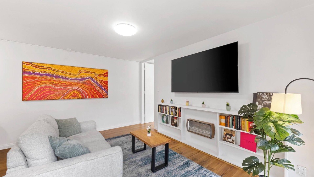 Clifton Hill Apartment | Beautiful Edinburgh Gardens as your back yard!