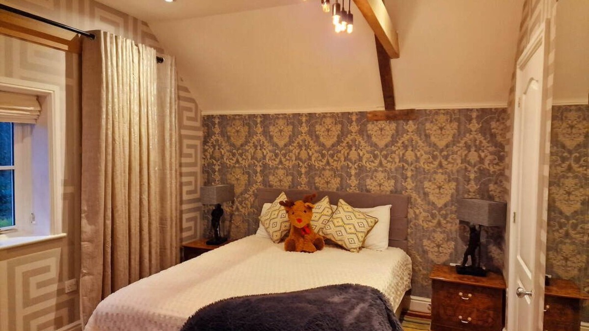 Wincanton Bed & Breakfast | Beautiful en-suite double rm in a small country home c/w spa, supper & breakfast