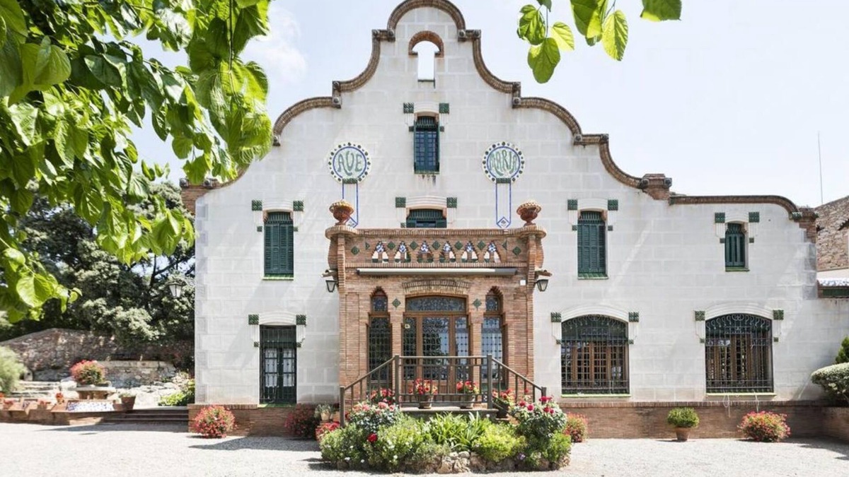 Castellar del Valles Villa | Beautiful modernist villa near Barcelona