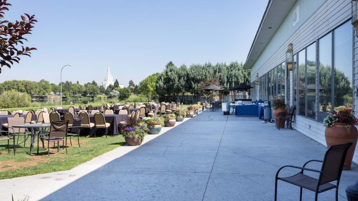 Idaho Falls Hotel | BEAUTIFUL ESCAPE! ONE PERFECT UNIT! COMPLETE WITH SPA, POOL, HOT-TUB