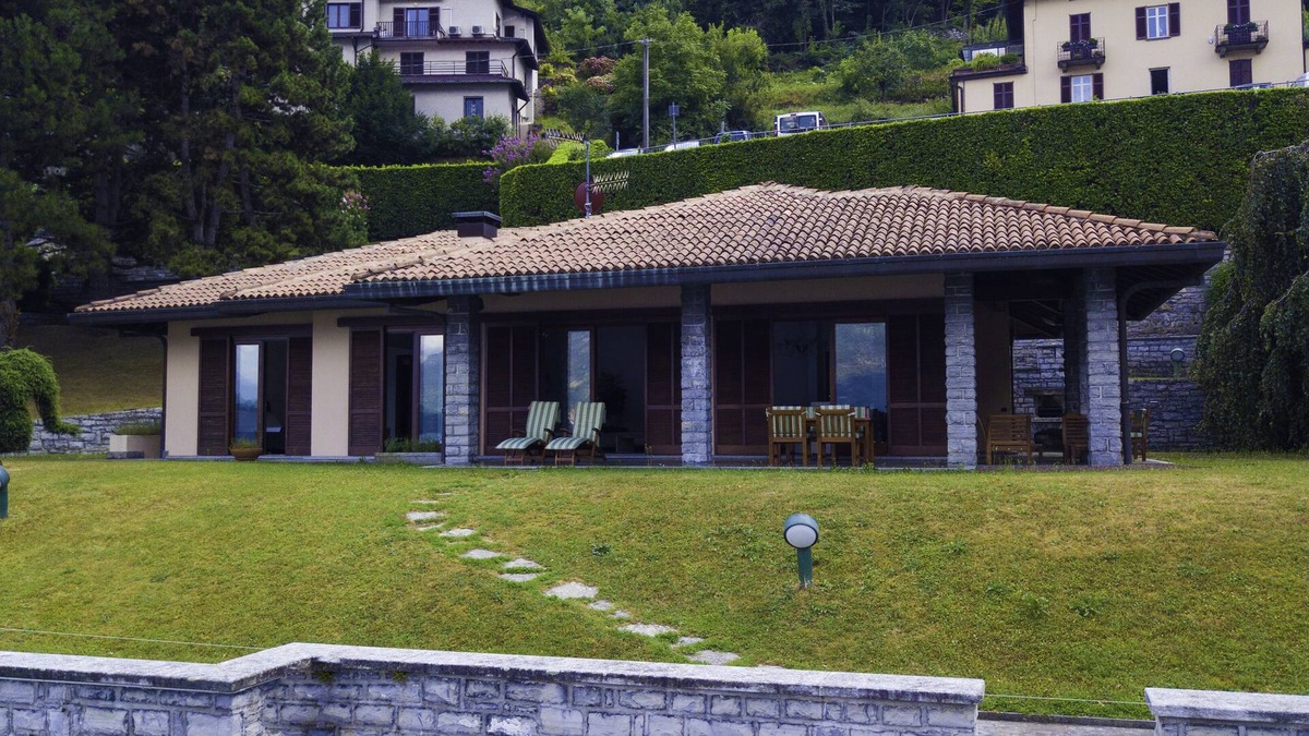 Lezzeno Villa | Beautiful escape right on the water