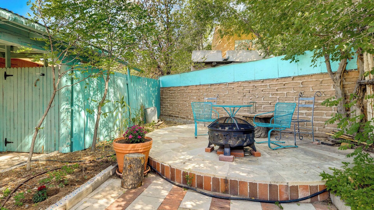 Santa Cruz Apartment | Beautiful Española Retreat w/Patio!