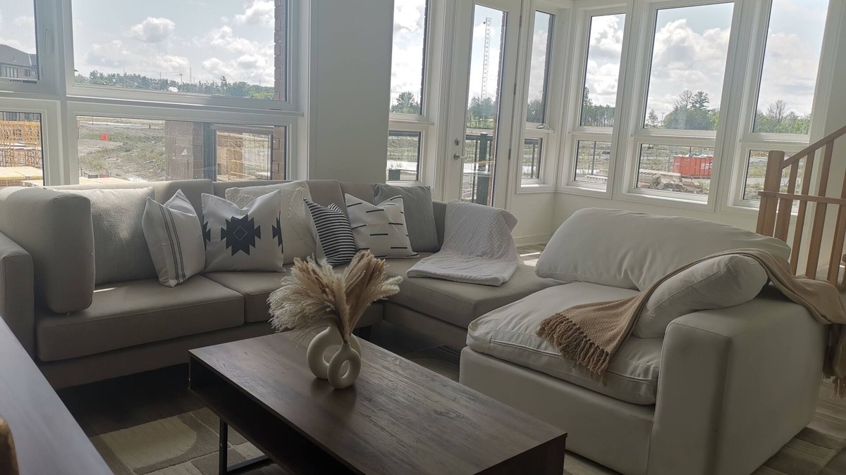 Barrie Villa | Beautiful Estate in the Heart of Barrie, 7mins to Lakeshore