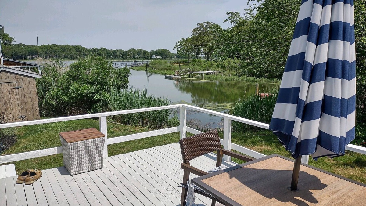 Cutchogue House | Beautiful fall getaway in a newly renovated waterfront home