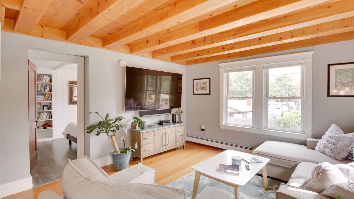 Falmouth Condo | Beautiful Falmouth Condo w/Patio: Near Portland!