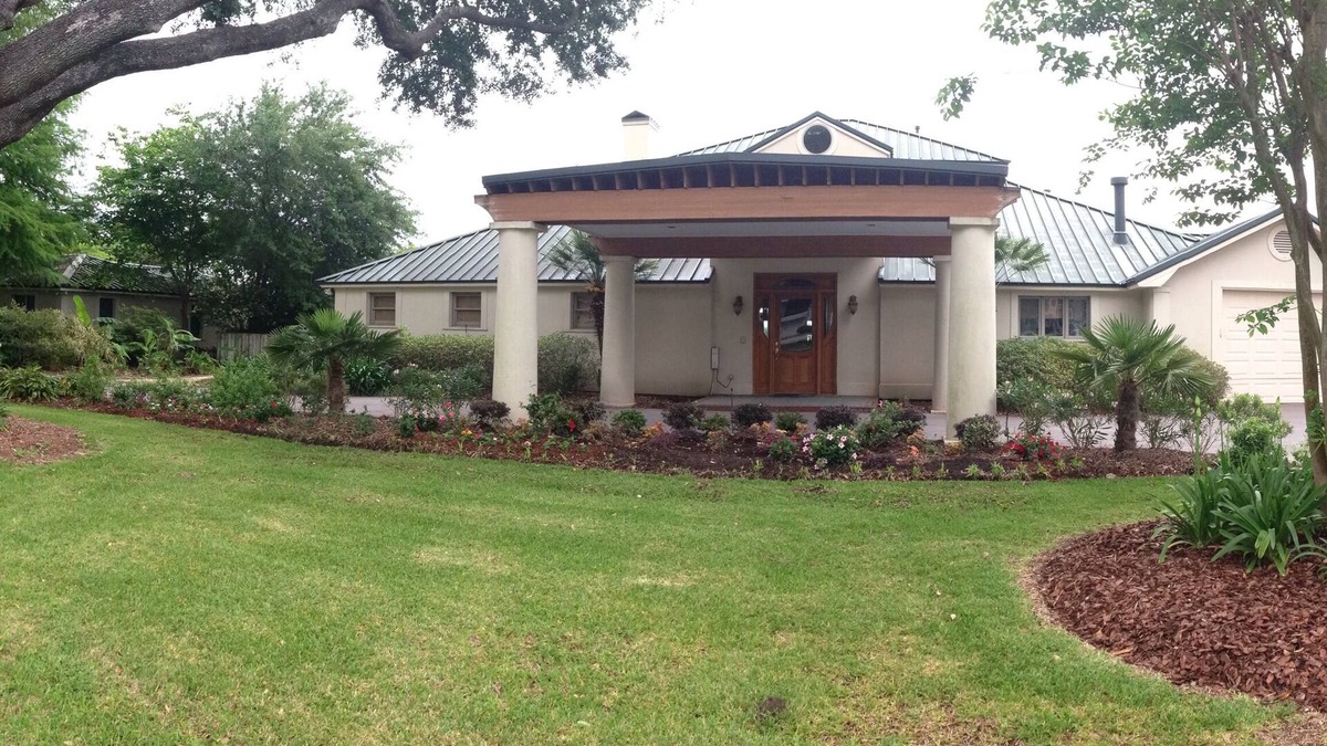 New Roads House | Beautiful False River Home on water w/Dock