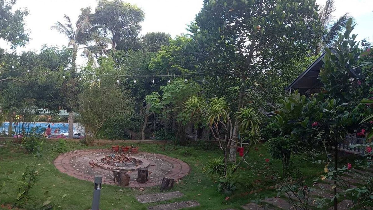 Cat Hai House | Beautiful Family Bungalow with swimming pool 5 mins to the beach.