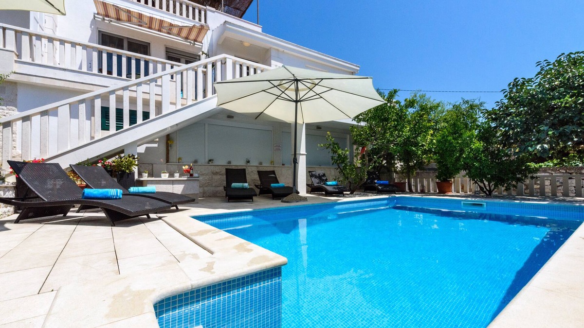Gustirna House | Beautiful family frendly holiday home with private swiming pool