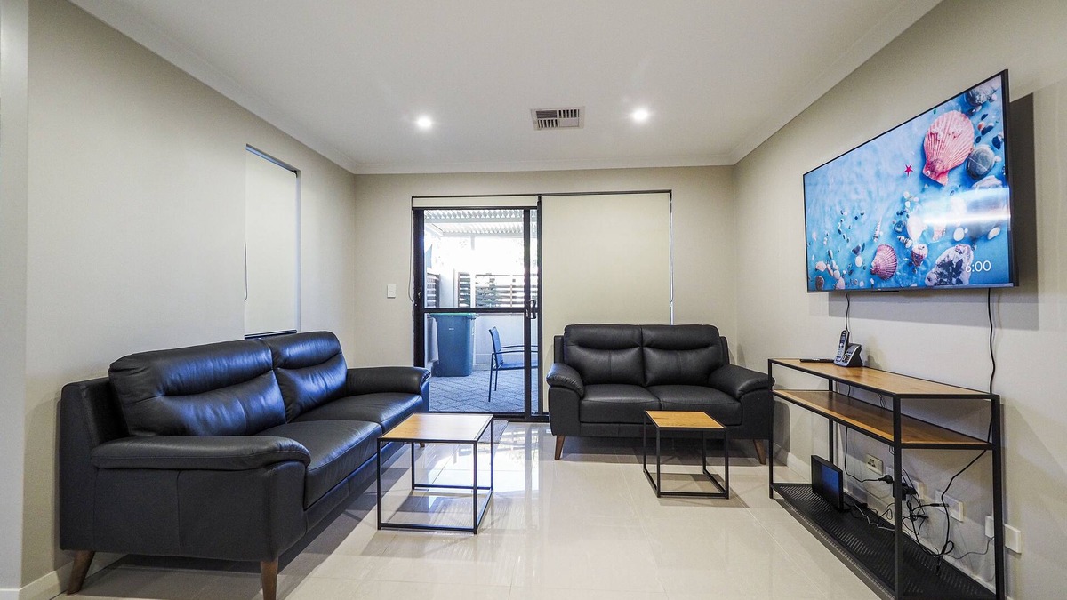 Westminster House | Beautiful Family Home Near Shops.