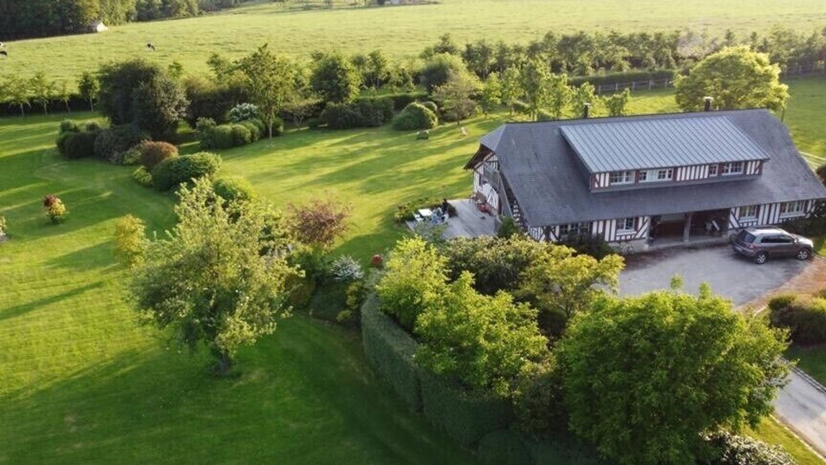 Quetteville Cottage | Beautiful family home with heated pool and tennis court 15 minutes from Deauville