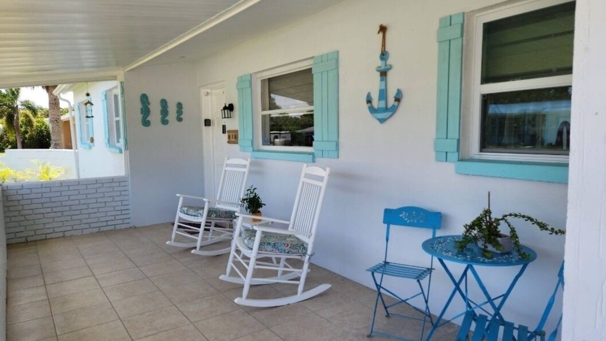 Cypress Lake House | Beautiful Family Home near Fort Myers Beach/Sabibel. Pet-Friendly.
