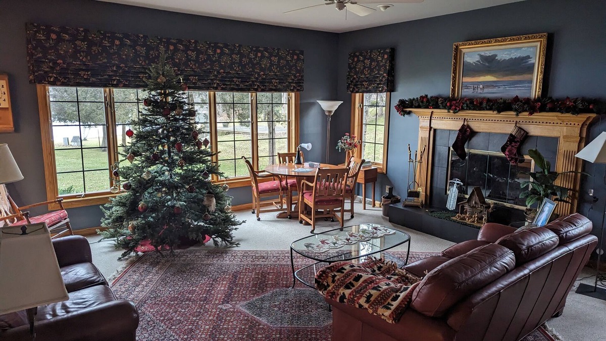 Oconomowoc House | Beautiful Family Home on Quiet Lake Ashippun