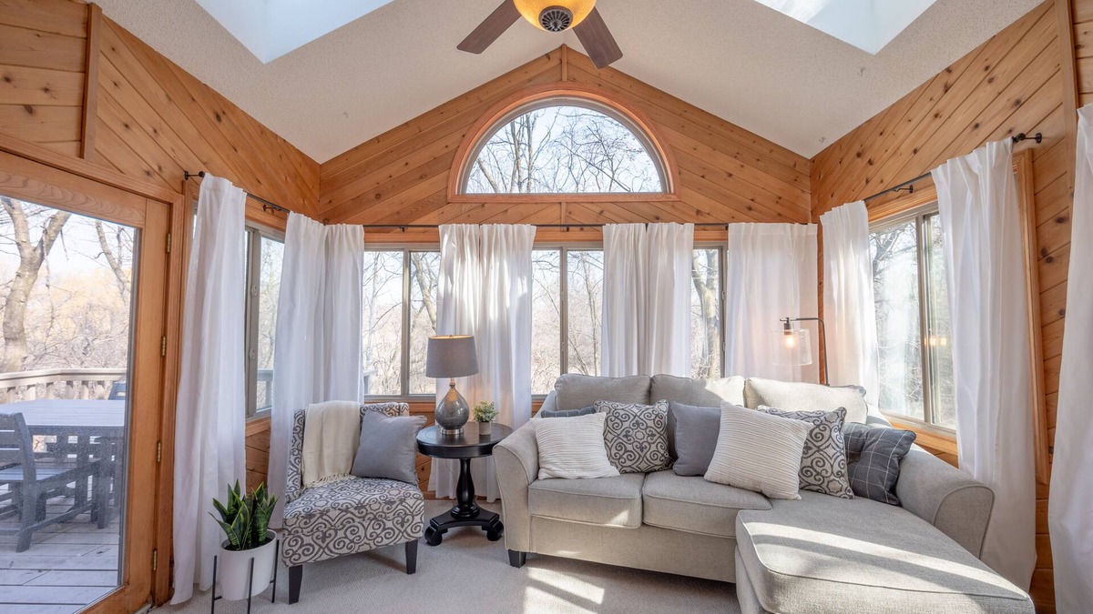 Eagan House | Beautiful Family Home! Close to Outlet Malls
