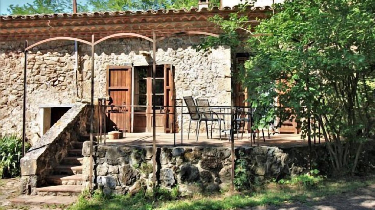 Santa Pau Cottage | Beautiful farmhouse with capacity for 8 people located 5 minutes from "La Fageda".