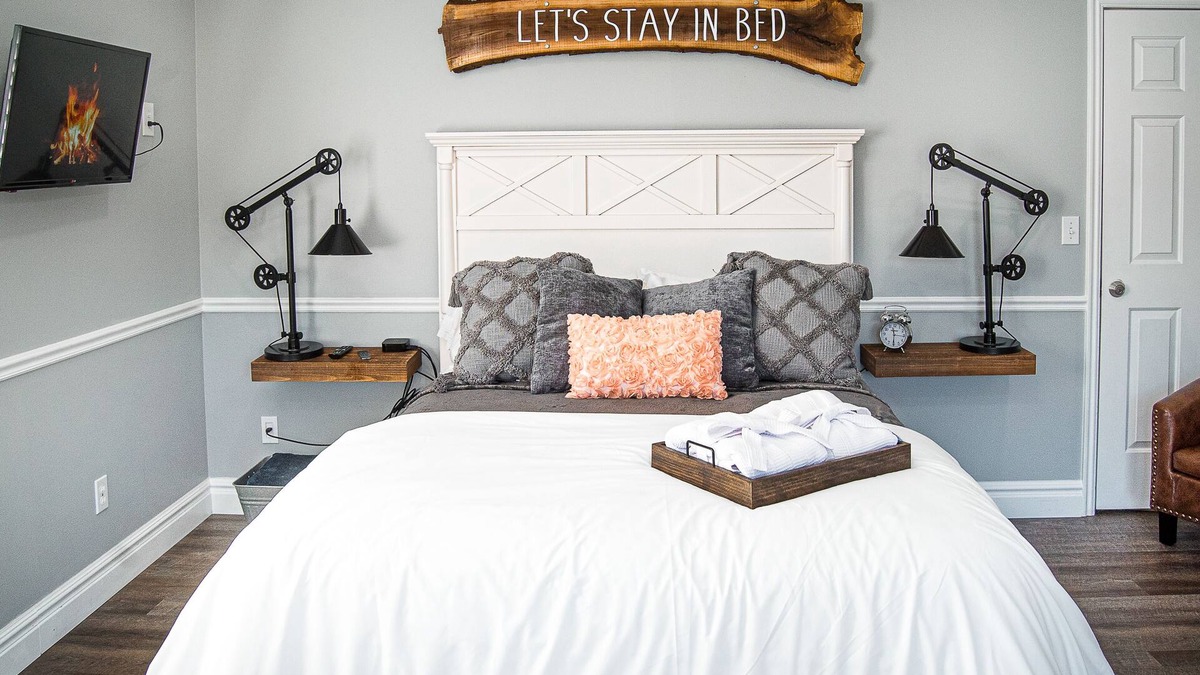 Nibley House | Beautiful Farmhouse Guest Home