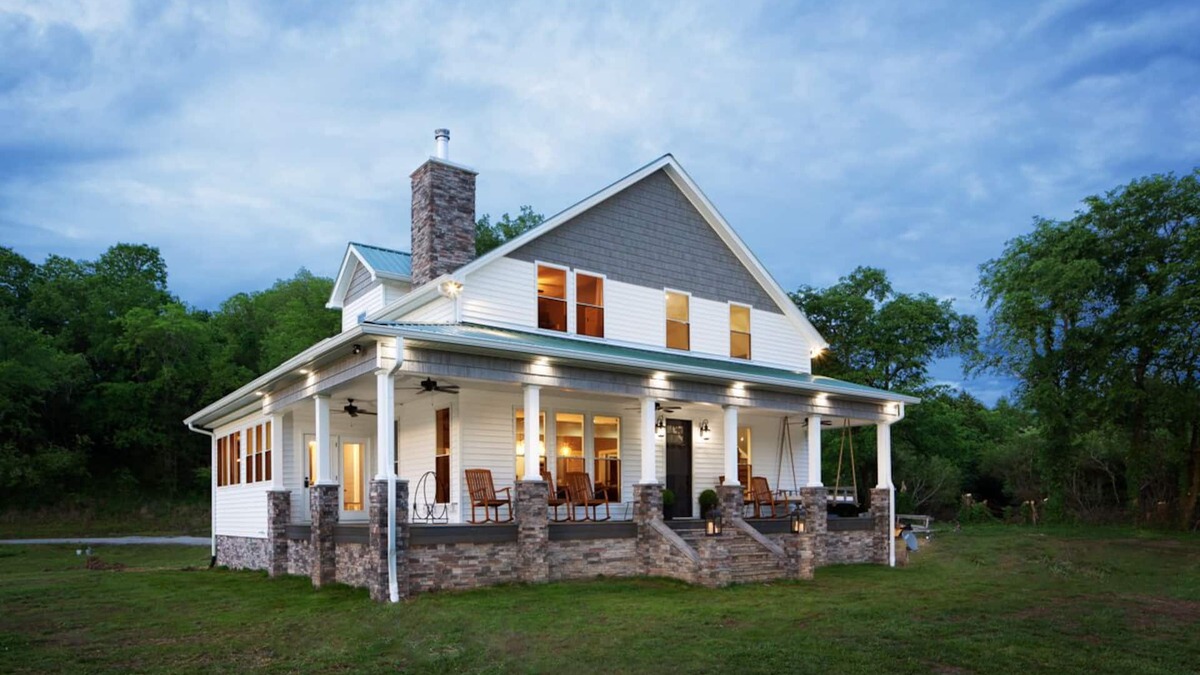 Carthage House | Beautiful Farmhouse On 180 Acre Farm on Caney Fork River ~ Natural Retreat!