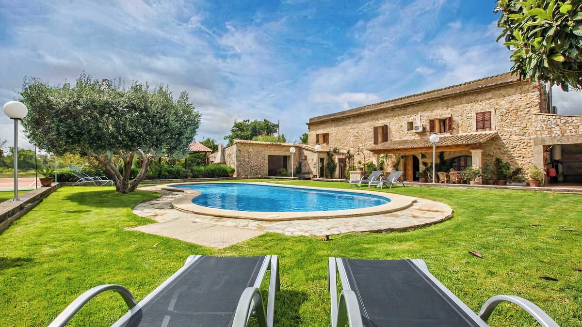 Buger Villa | Beautiful Finca Ca S'Homo in Tranquil Village