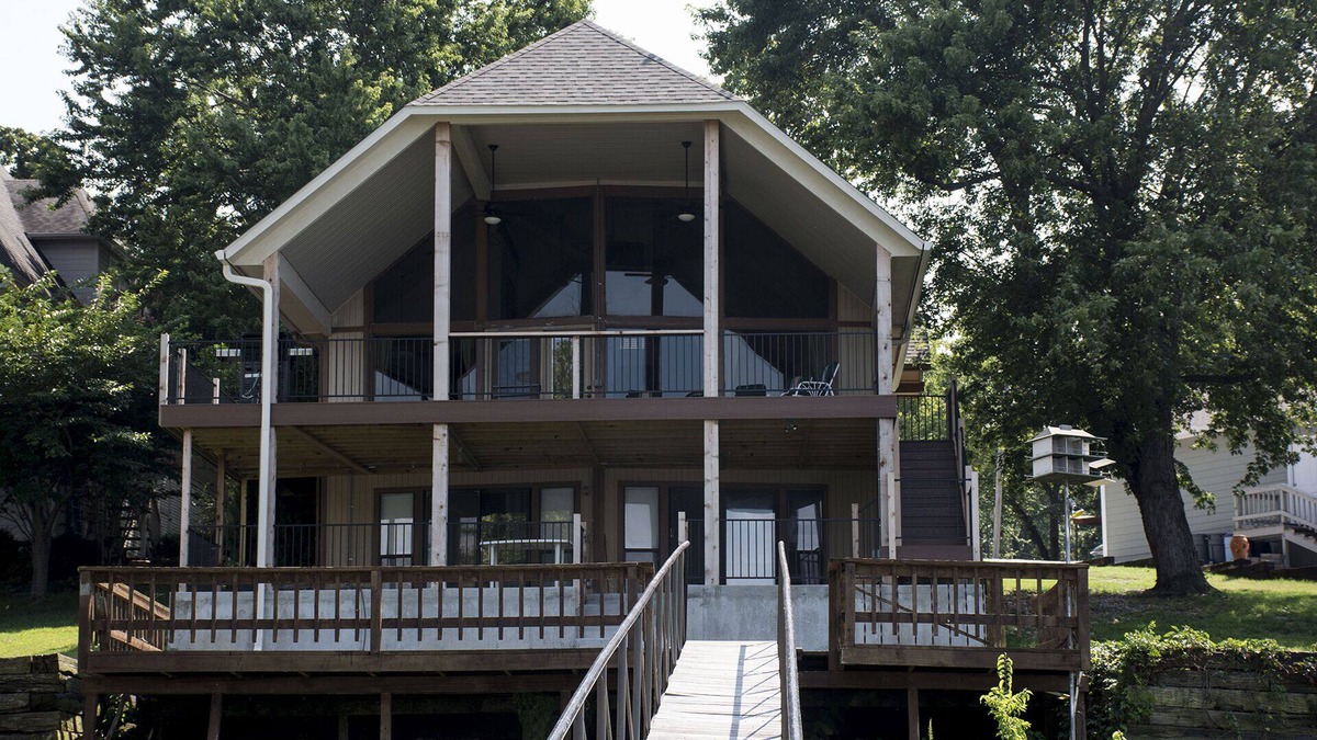 Tia Juana House | Beautiful Five Bedroom Home with a "Grand View" of the Lake