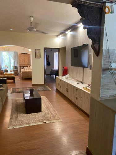 Clifton Apartment | Beautiful flat near Do Talwar, Clifton, Karachi