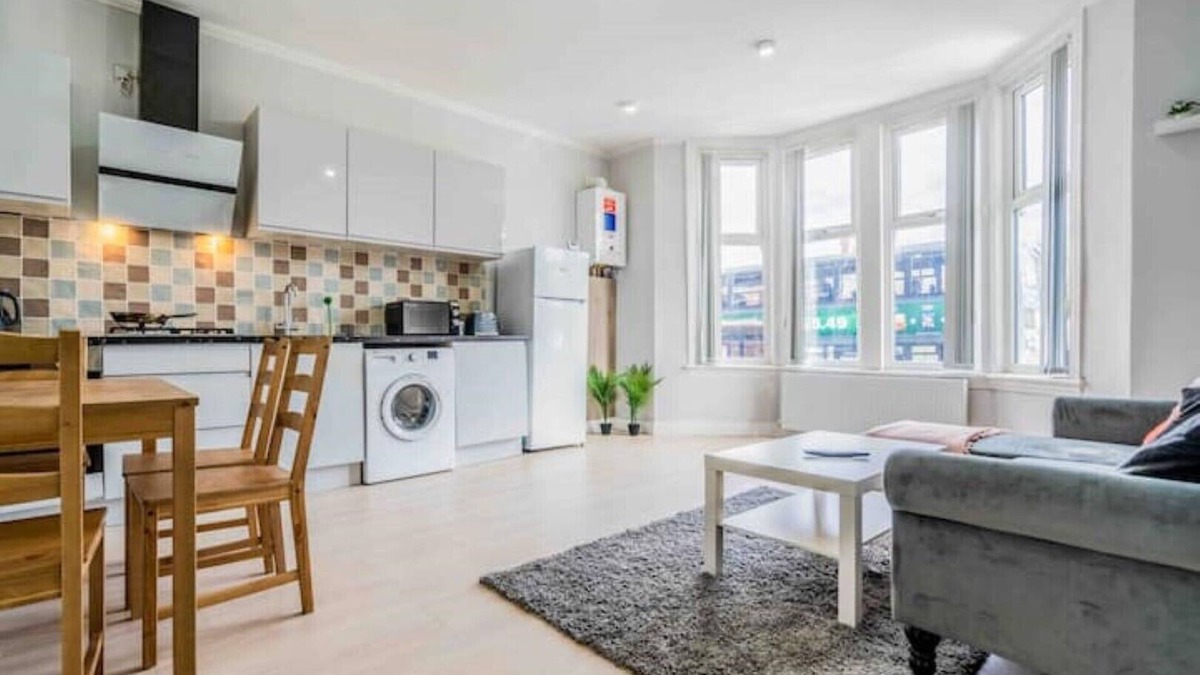 Moseley Apartment | Beautiful flat with free parking