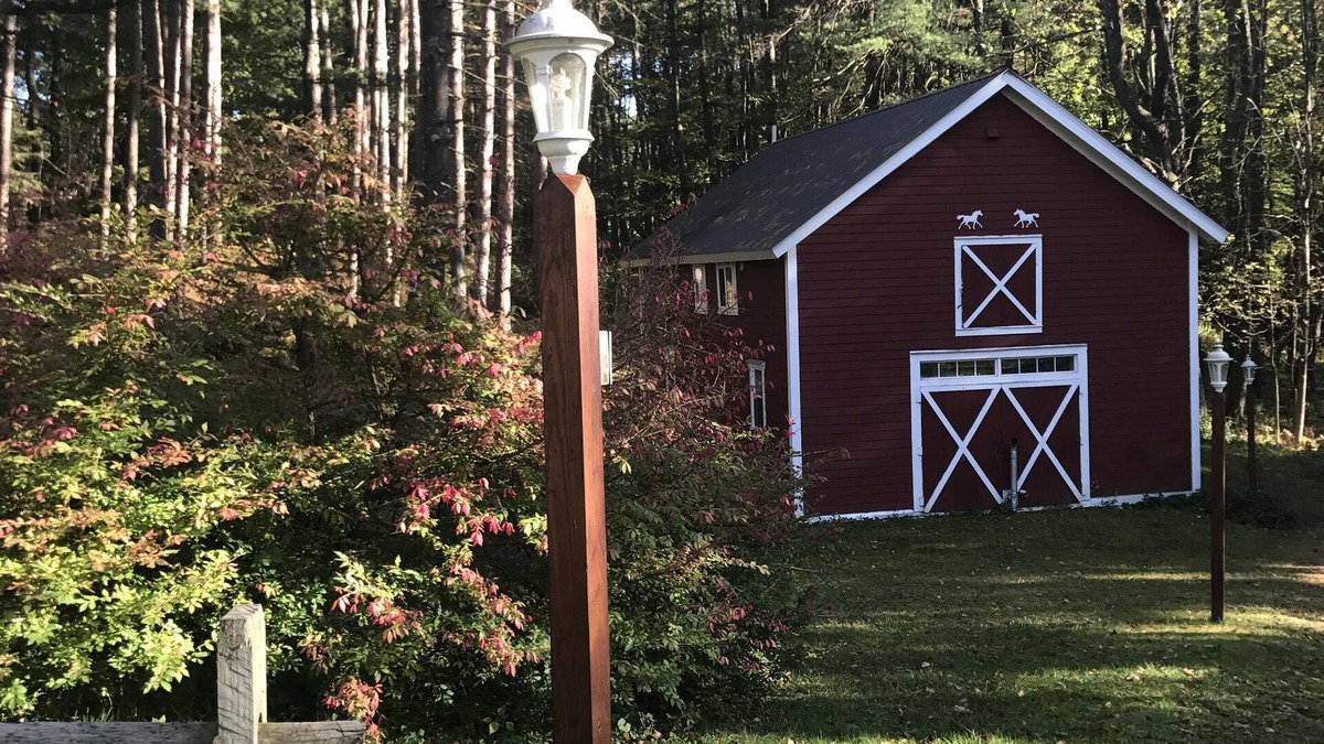 Fly Creek House | Beautiful Fly Creek Carriage House close to Coop!