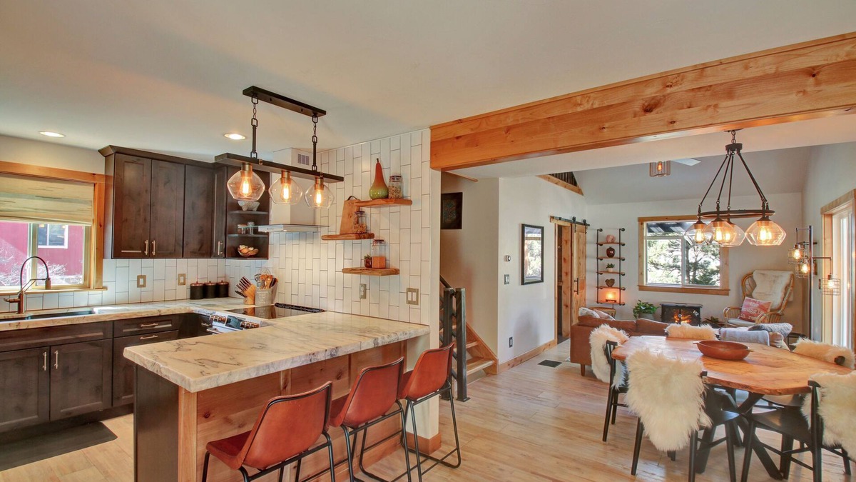 Palmer Lake House | Beautiful Forest Getaway At Historic Pinecrest!
