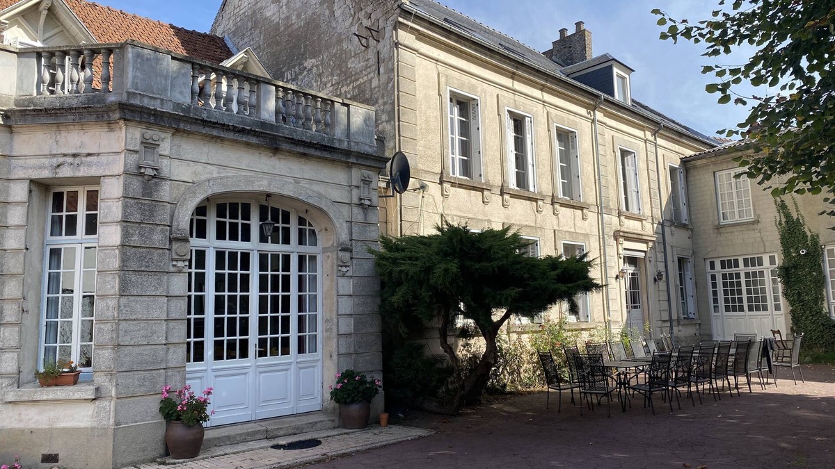 Auxi-le-Chateau House | Beautiful former Hunting Lodge with spacious authentic rooms and garden with terraces